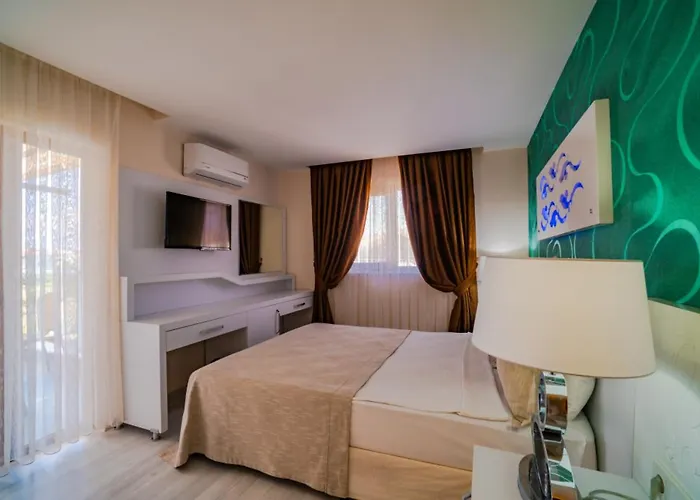 Sunbird Отель 3*